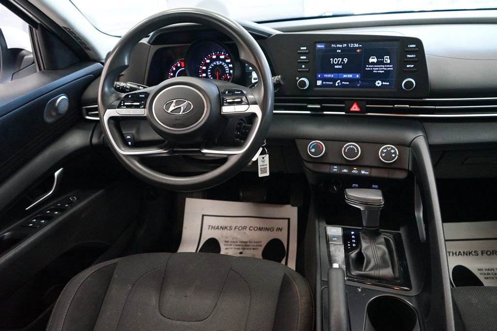 Used 2021 Hyundai Elantra SE FWD image 8