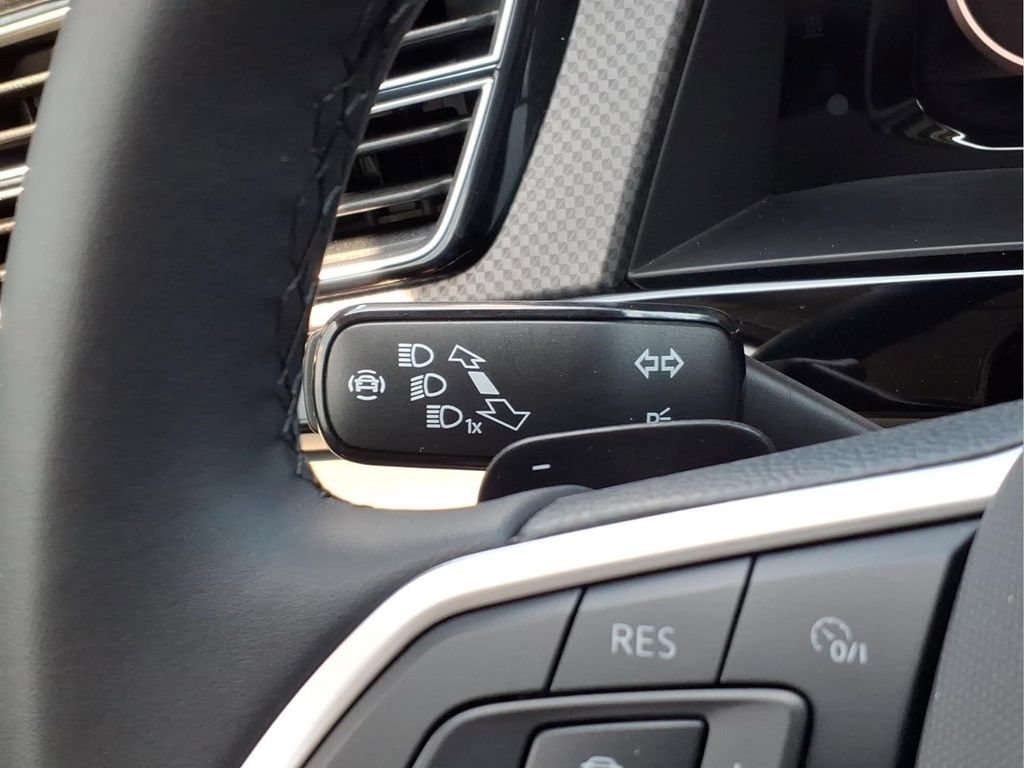 Used 2024 Volkswagen Atlas Peak Edition SEL AWD/4WD image 33