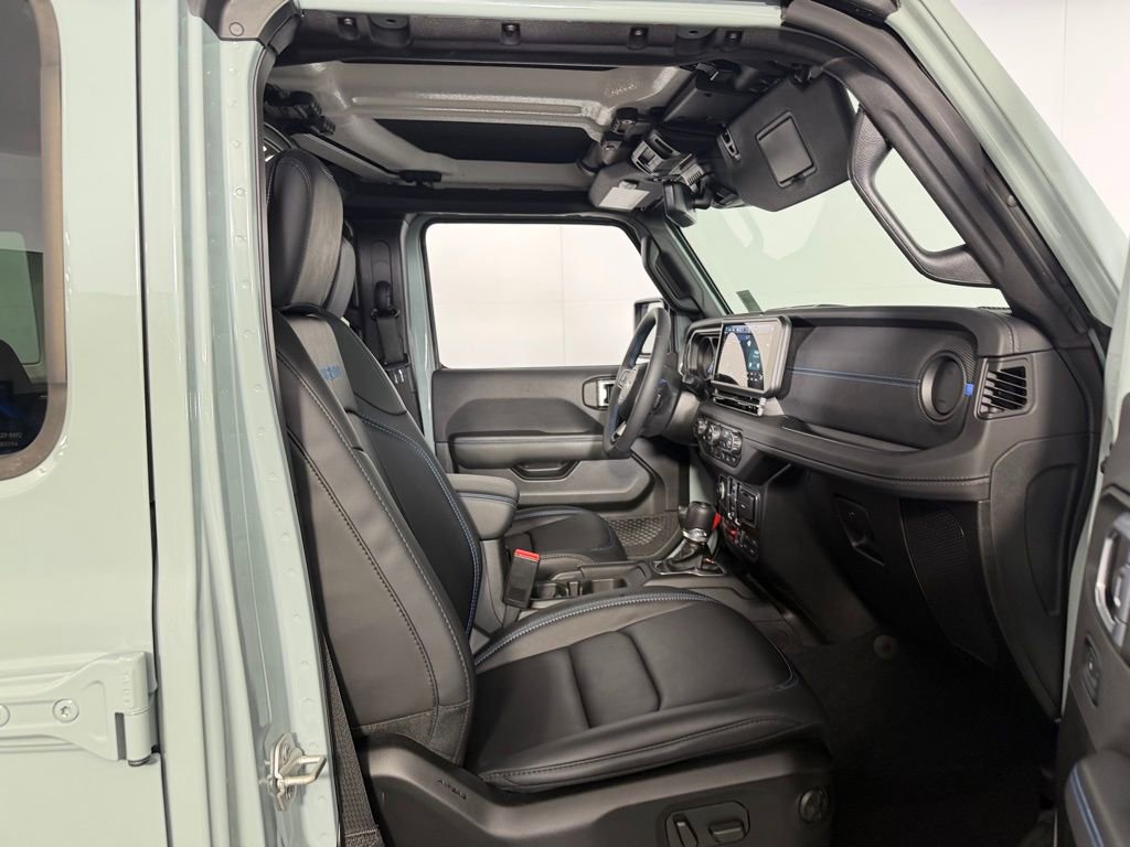 Used 2024 Jeep Wrangler Unlimited Rubicon 4xe image 32