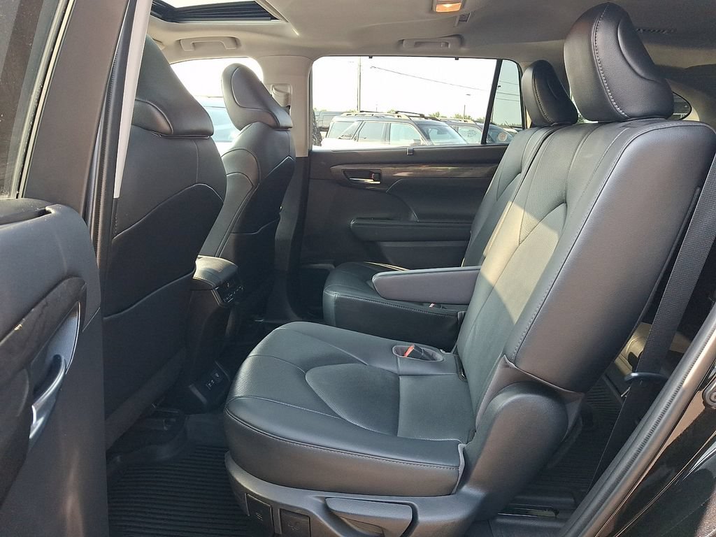 Used 2021 Toyota Highlander Limited AWD/4WD image 10