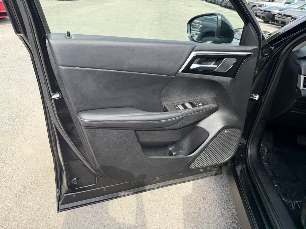 Used 2025 Mitsubishi Outlander SE AWD/4WD image 13
