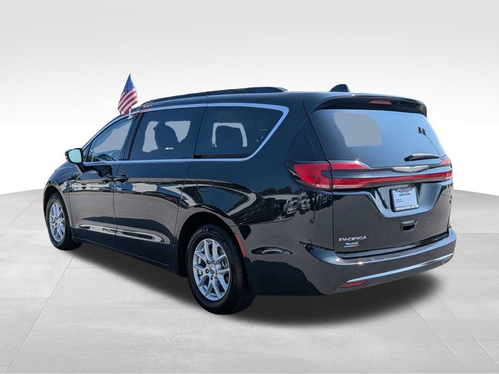 Used 2024 Chrysler Pacifica Touring-L FWD image 7