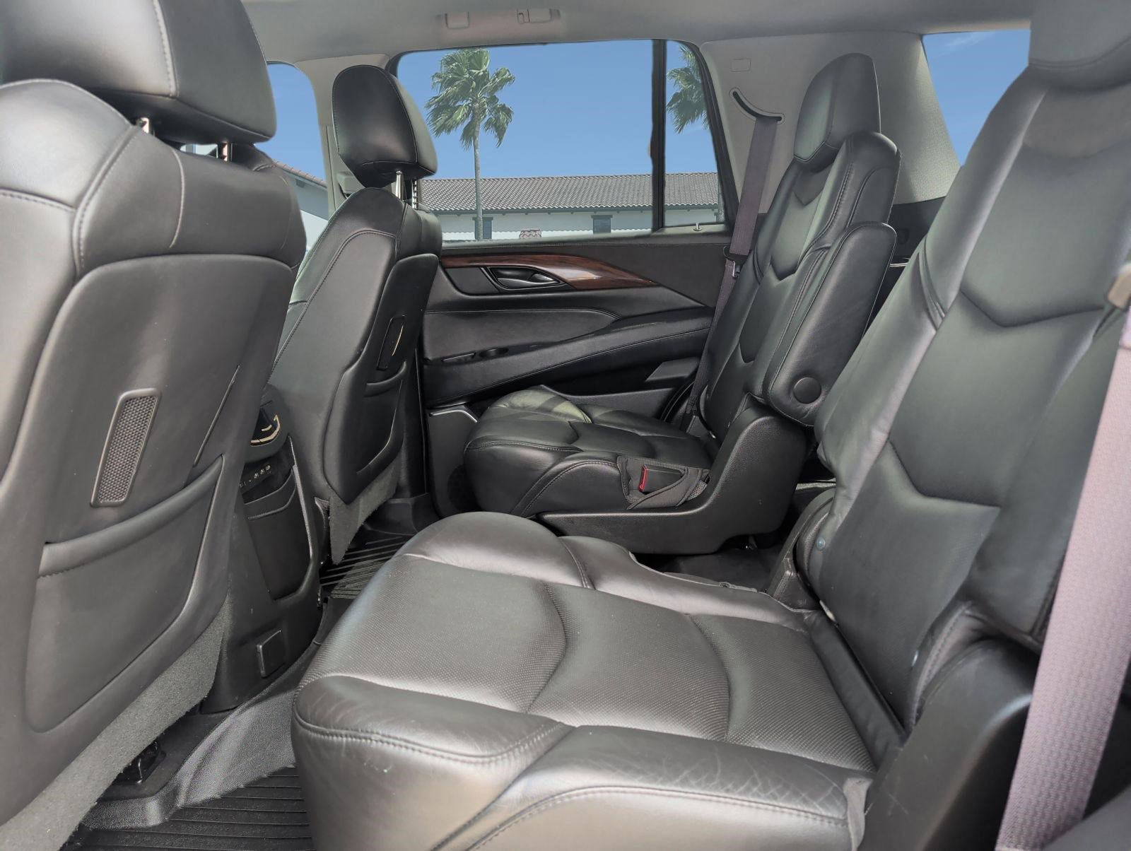 Used 2017 Cadillac Escalade Premium Luxury RWD image 25