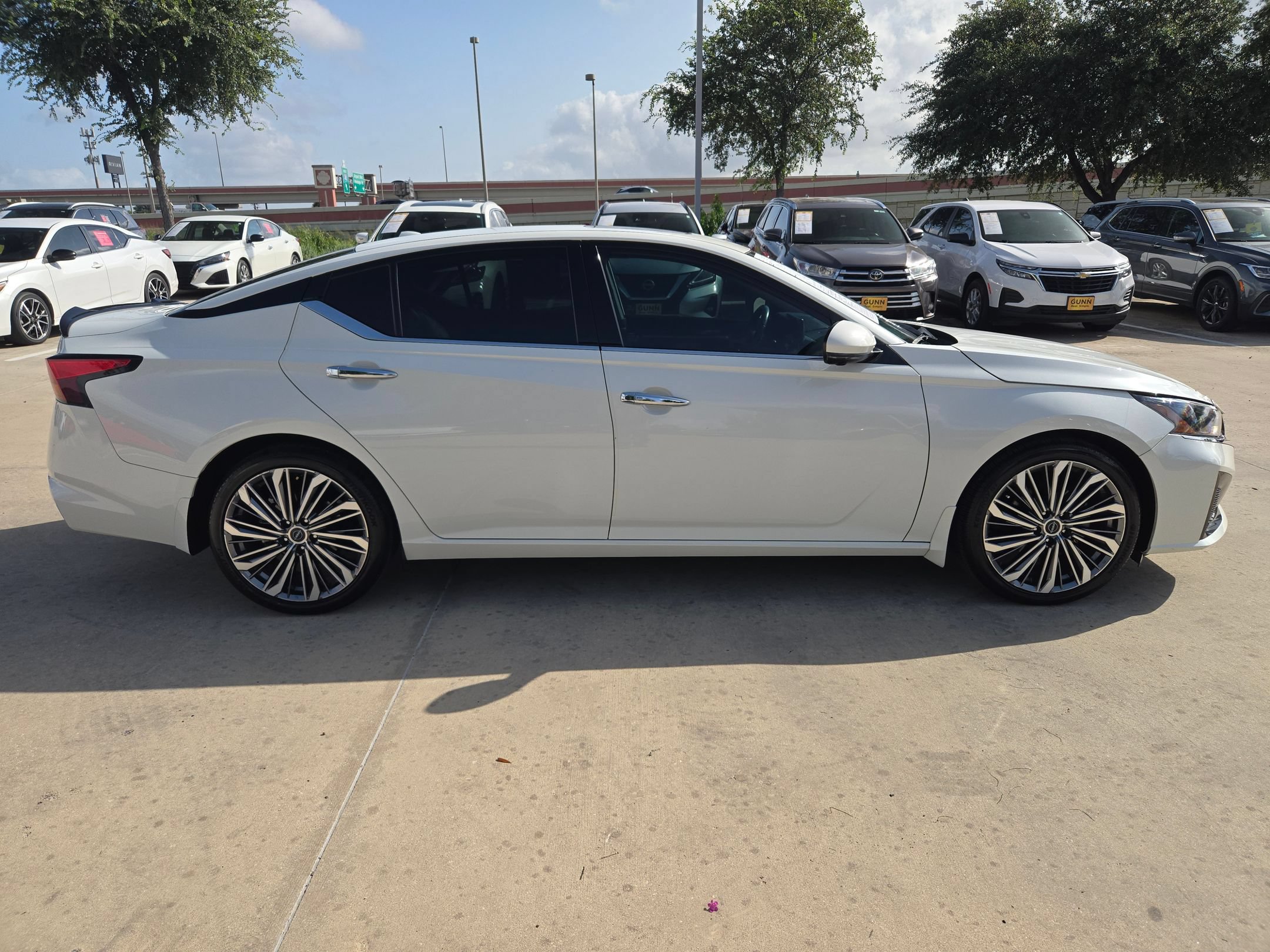 Certified 2024 Nissan Altima 2.5 SL FWD image 2
