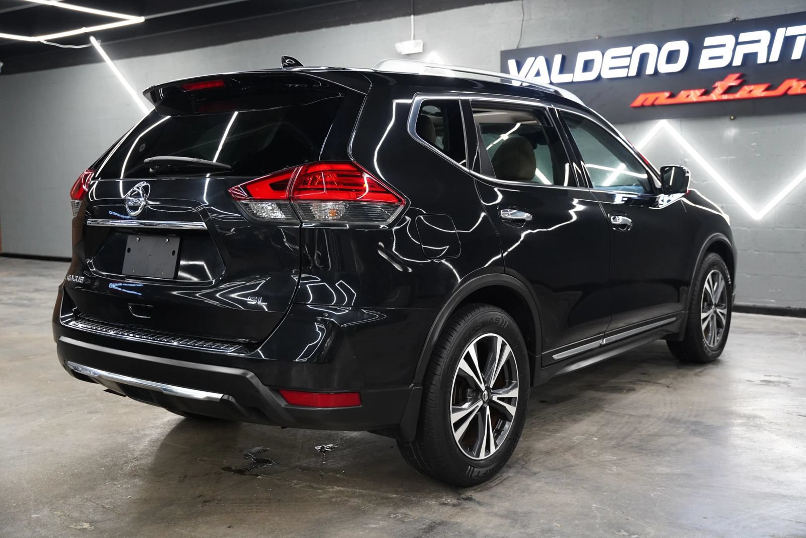 Used 2017 Nissan Rogue SL w/ SL Premium Package FWD image 18