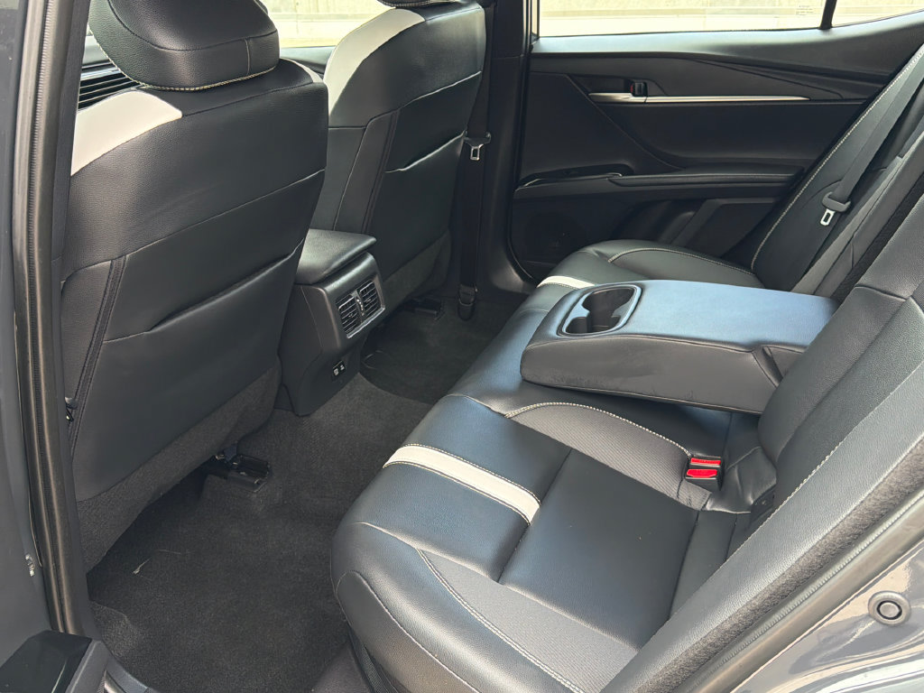 Used 2025 Toyota Camry SE w/ Convenience Package FWD image 17