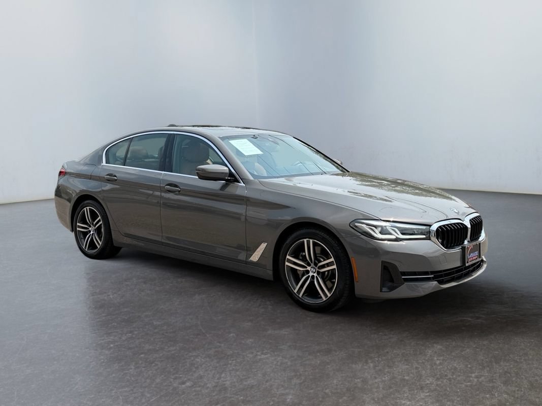 Used 2022 BMW 530i xDrive w/ Convenience Package AWD/4WD image 3