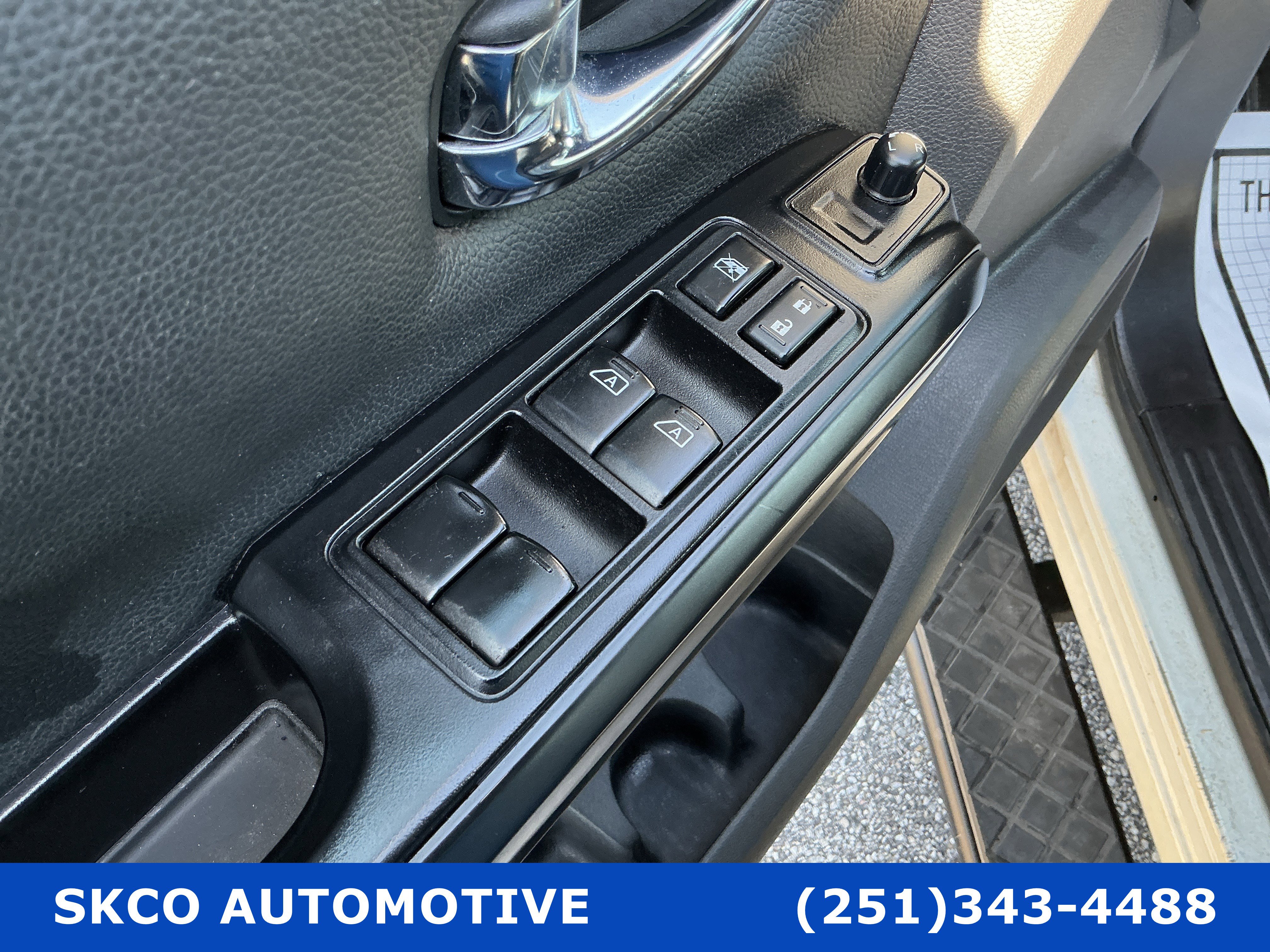 Used 2018 Nissan Titan SL w/ Midnight Edition image 22