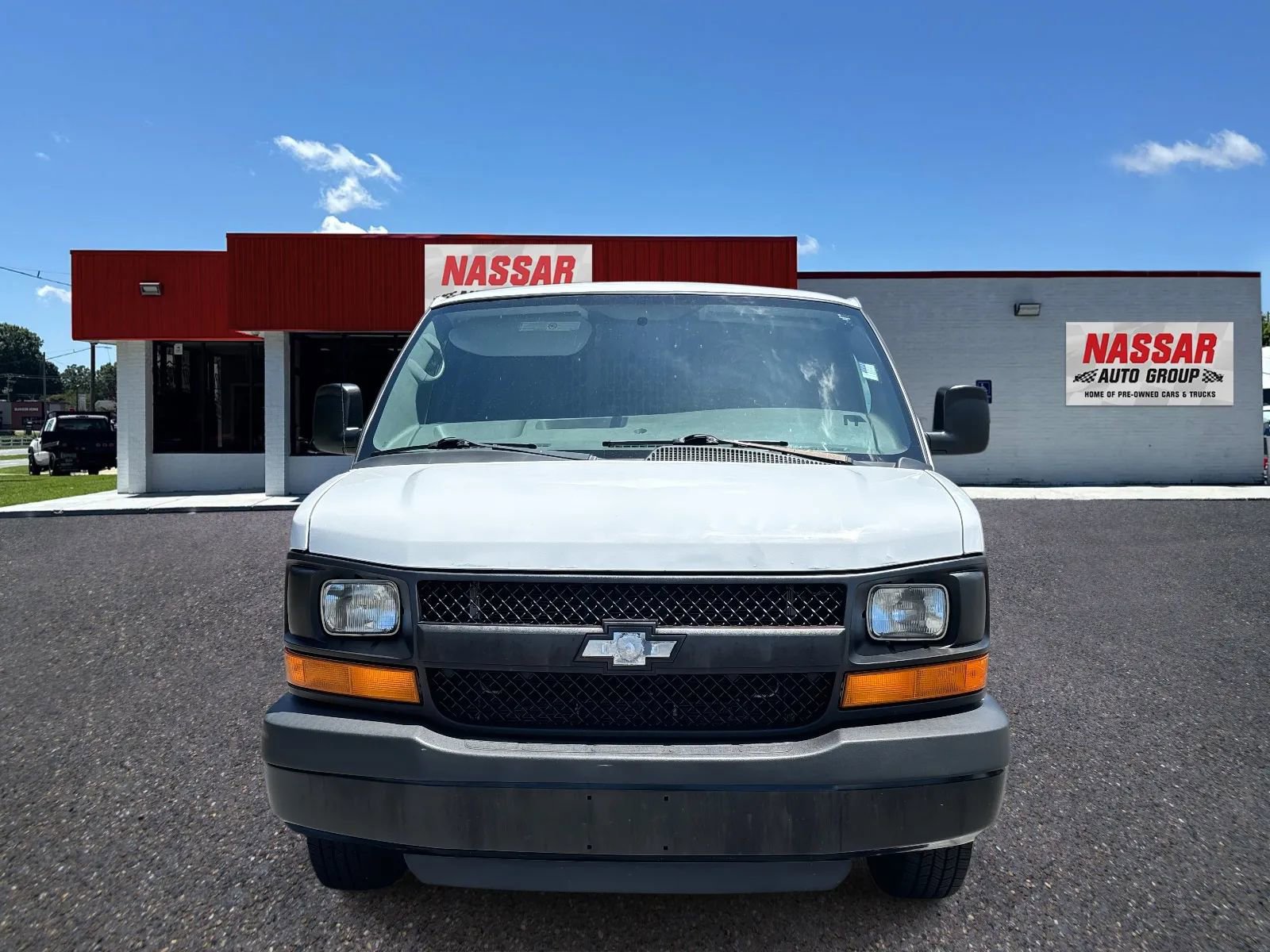 Used 2015 Chevrolet Express 2500 image 2