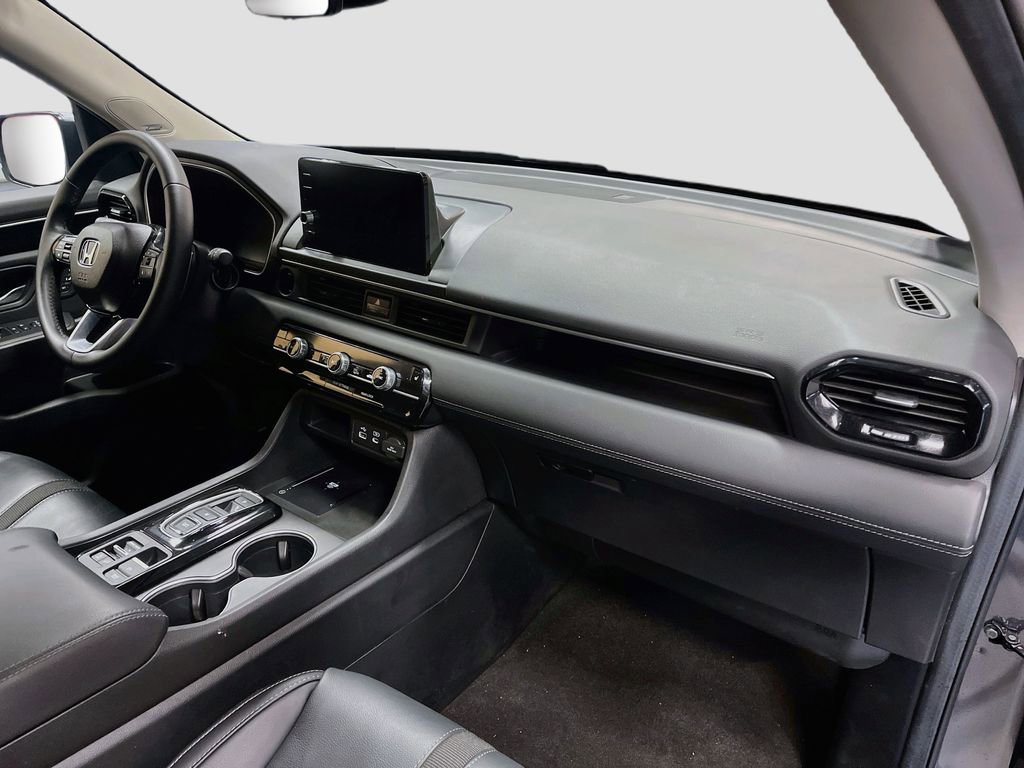 Used 2025 Honda Pilot Touring image 32