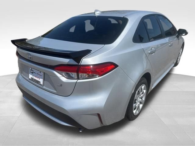 Used 2022 Toyota Corolla LE image 5