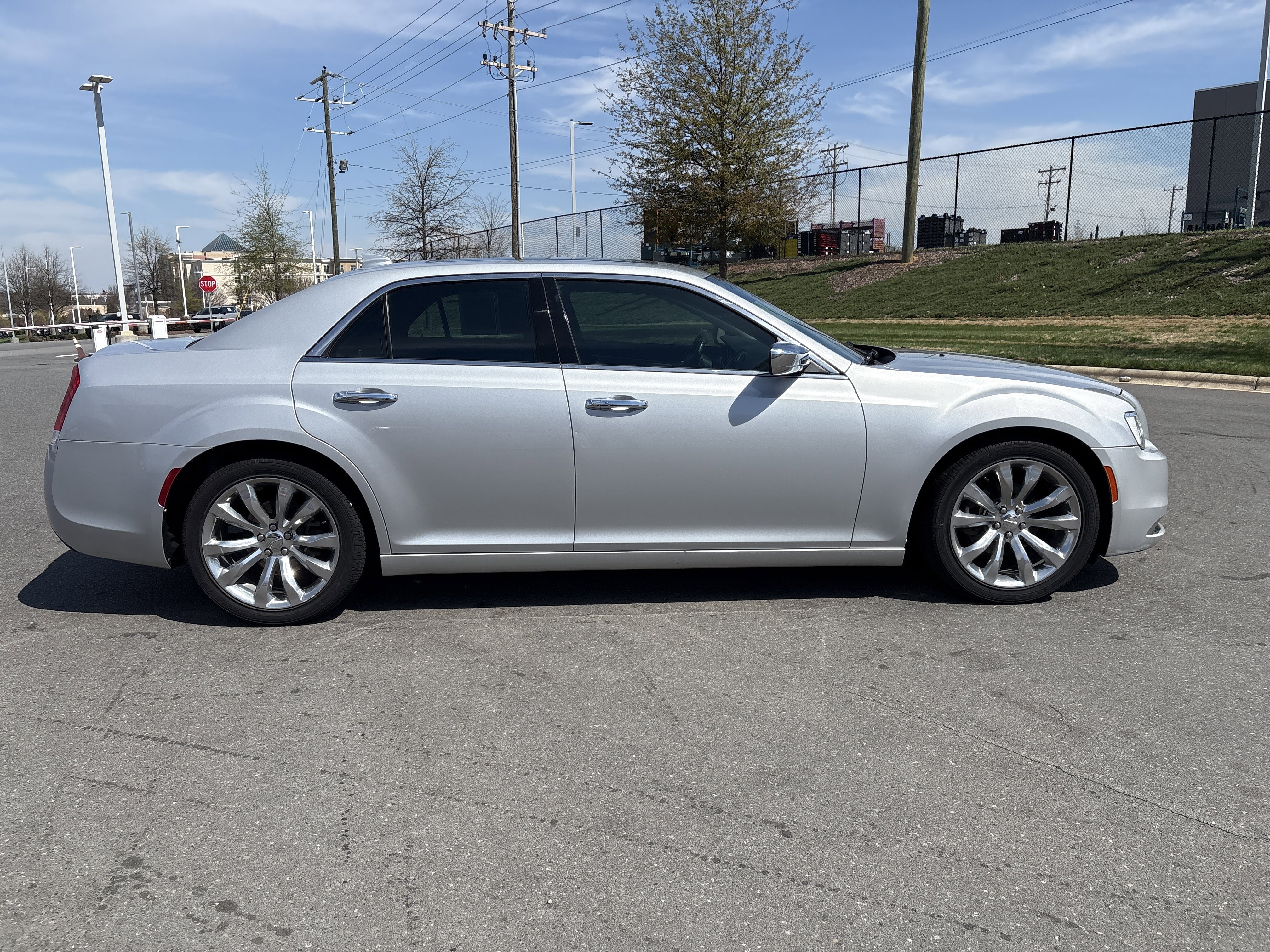 Used 2020 Chrysler 300 Limited image 10