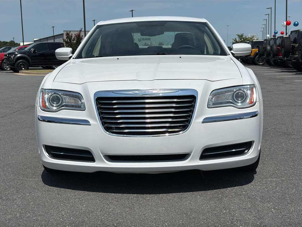 Used 2013 Chrysler 300 RWD image 3