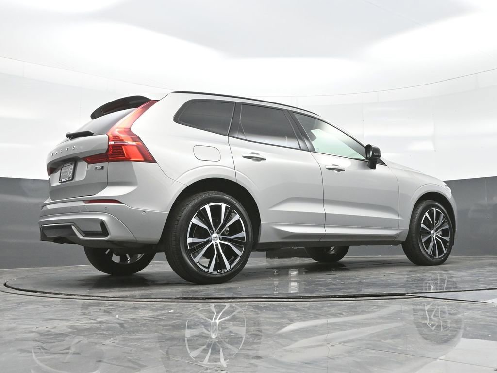 Used 2025 Volvo XC60 B5 Plus image 20