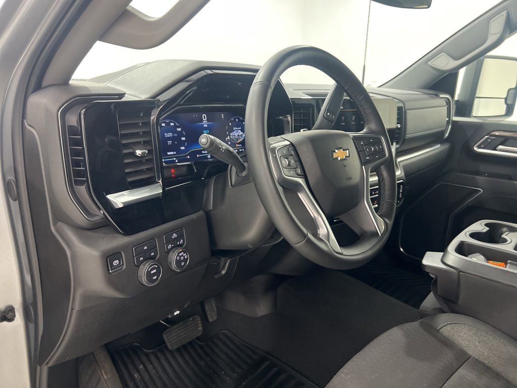 Used 2025 Chevrolet Silverado 2500 LT w/ Convenience Package AWD/4WD image 9