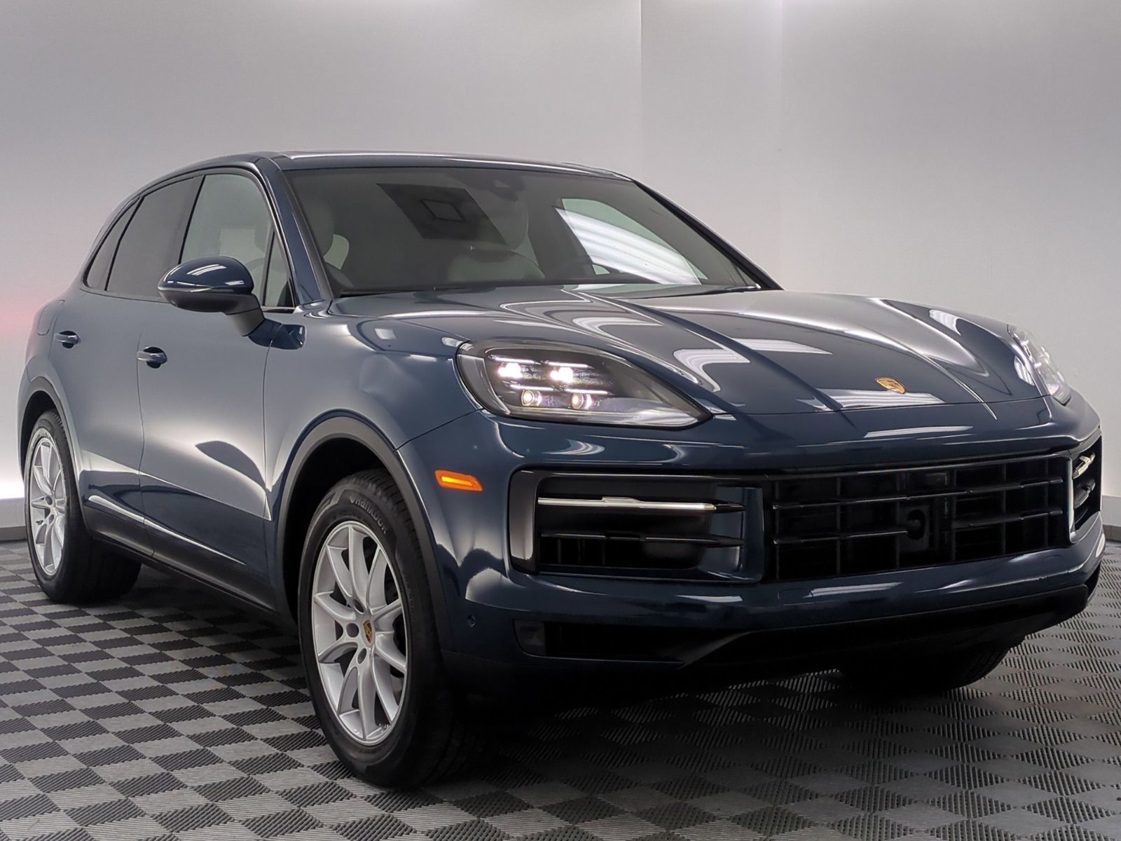 Certified 2025 Porsche Cayenne AWD/4WD image 7