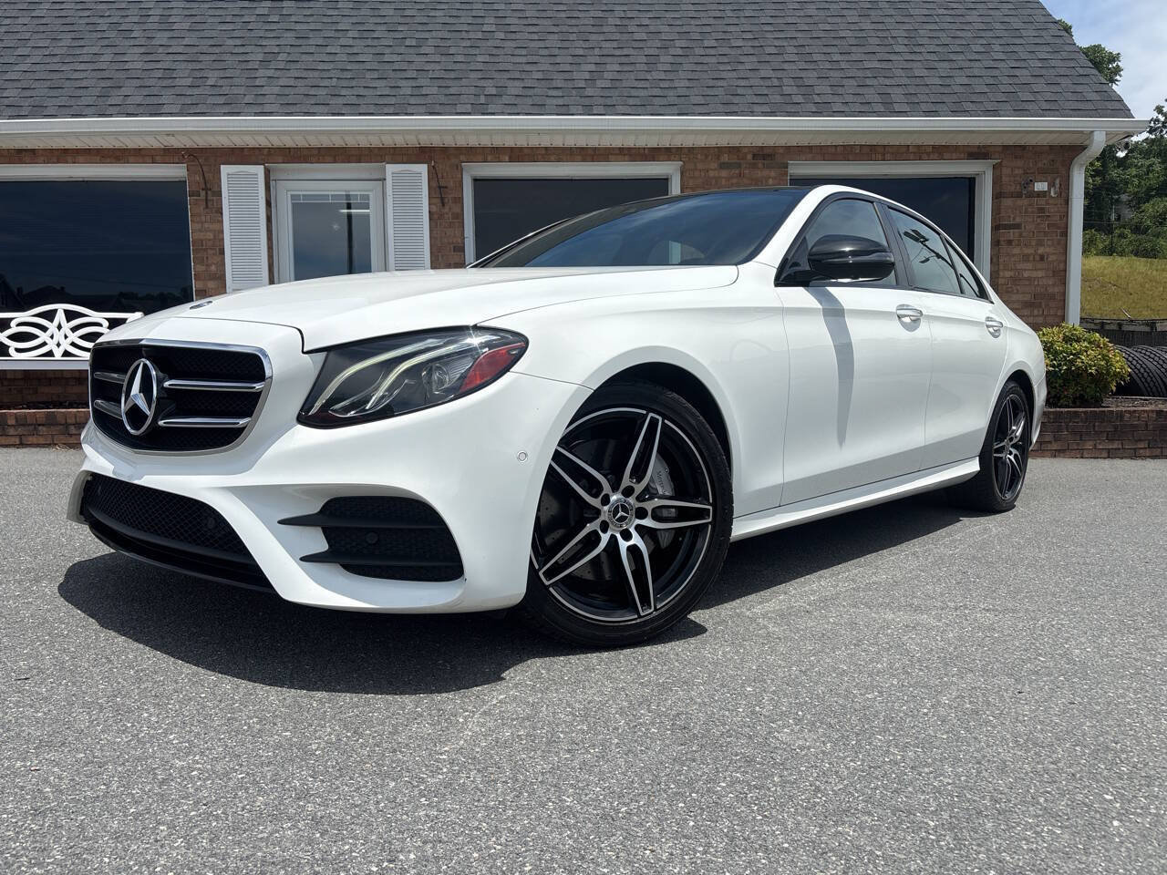 Used 2020 Mercedes-Benz E 350 Sedan image 4