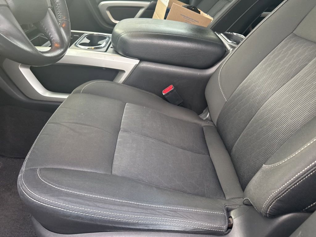 Used 2017 Nissan Titan SV AWD/4WD image 10