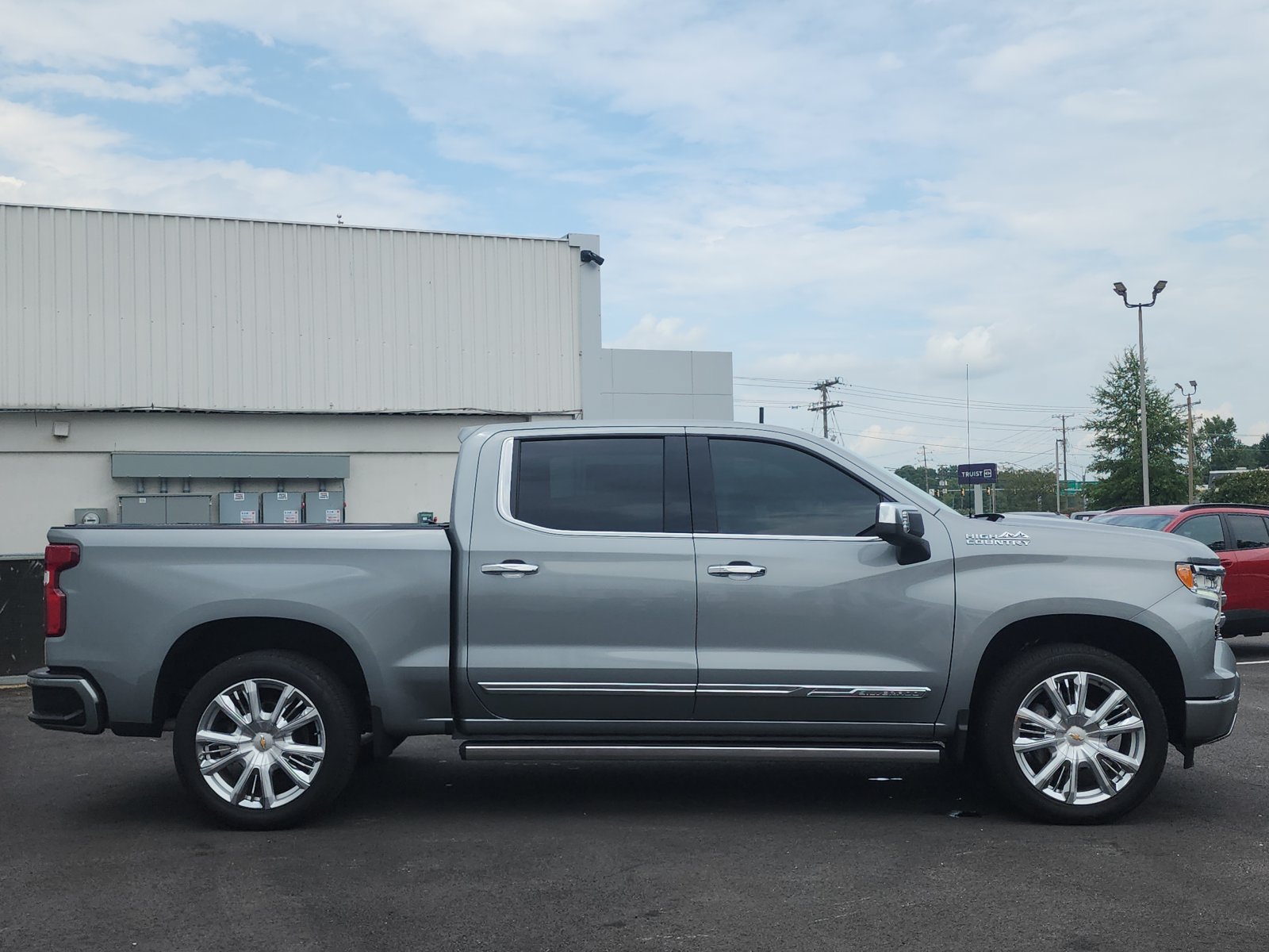 Used 2024 Chevrolet Silverado 1500 High Country w/ High Country Premium Package AWD/4WD image 6