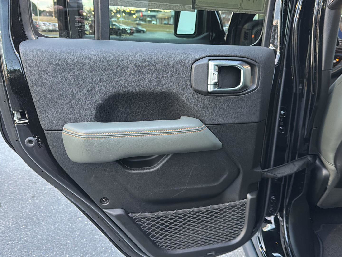 Used 2024 Jeep Gladiator Mojave w/ Technology Group image 15