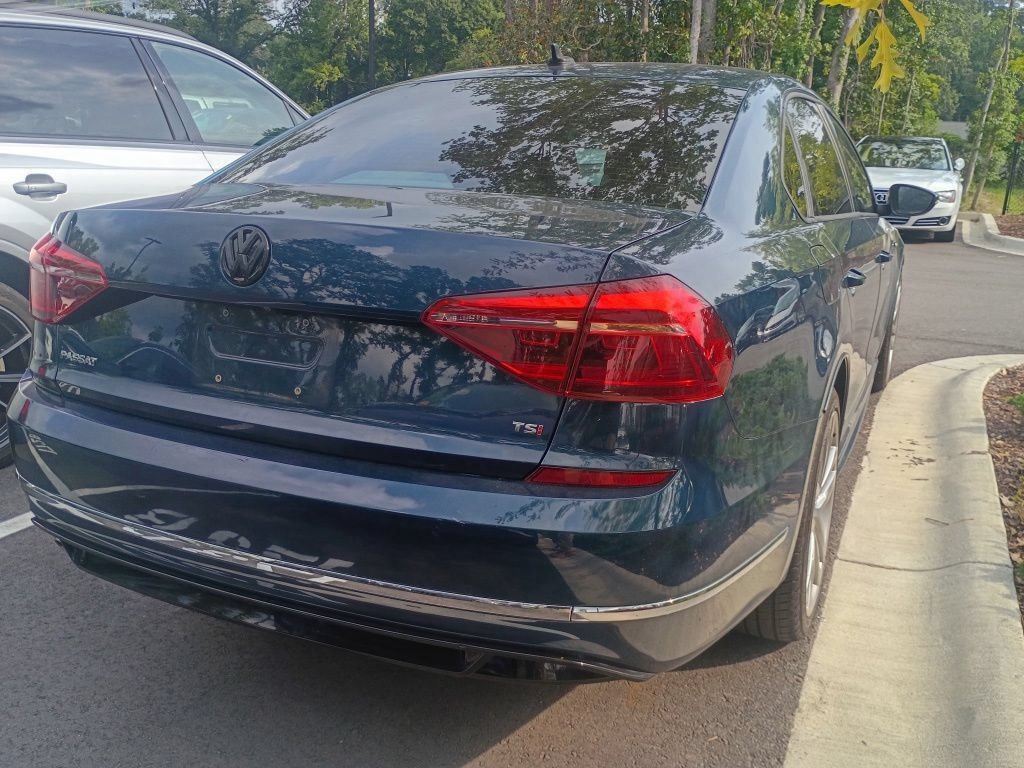 Used 2018 Volkswagen Passat 2.0T R-Line FWD image 7