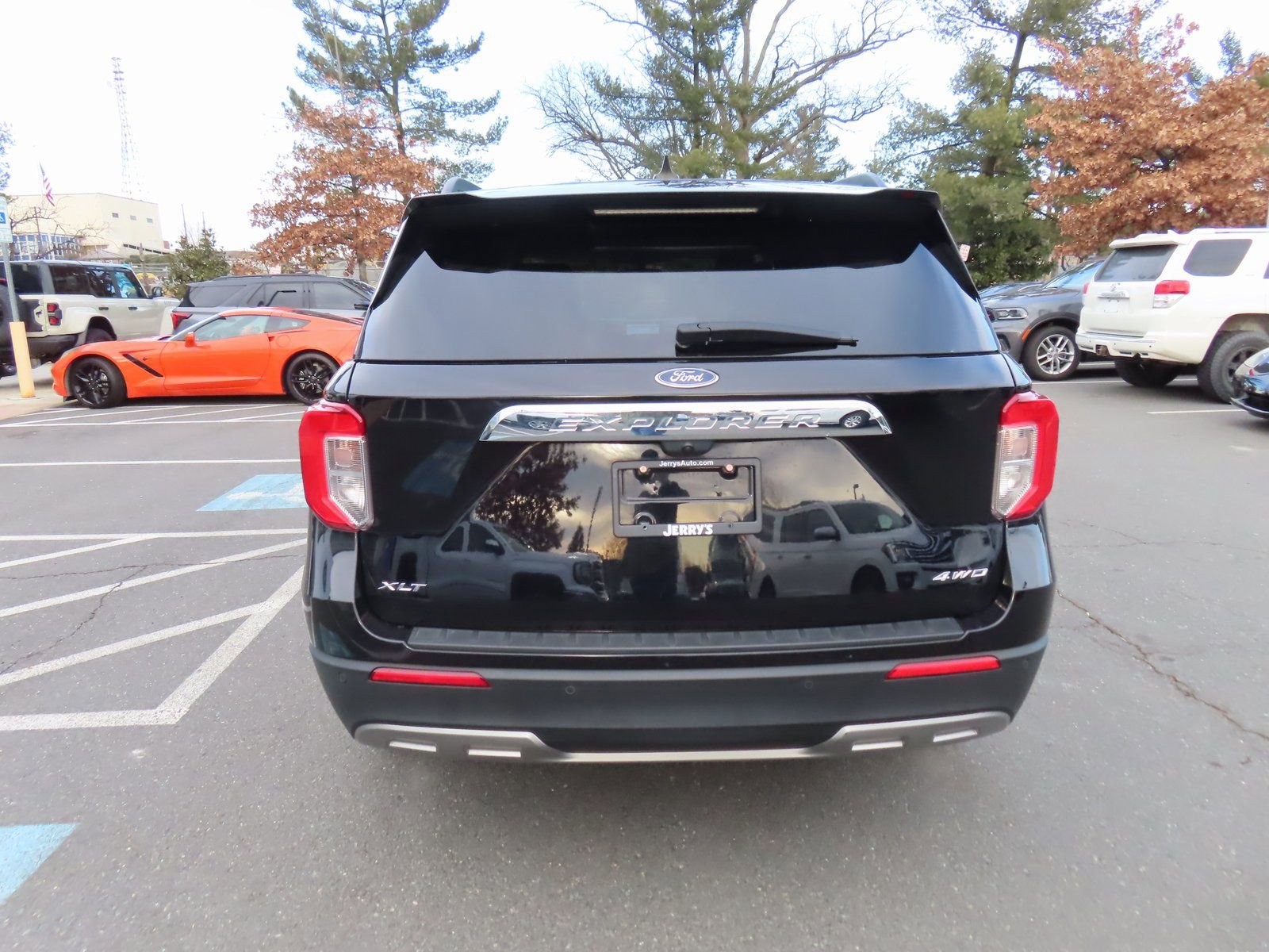 Used 2023 Ford Explorer XLT w/ Equipment Group 202A image 6