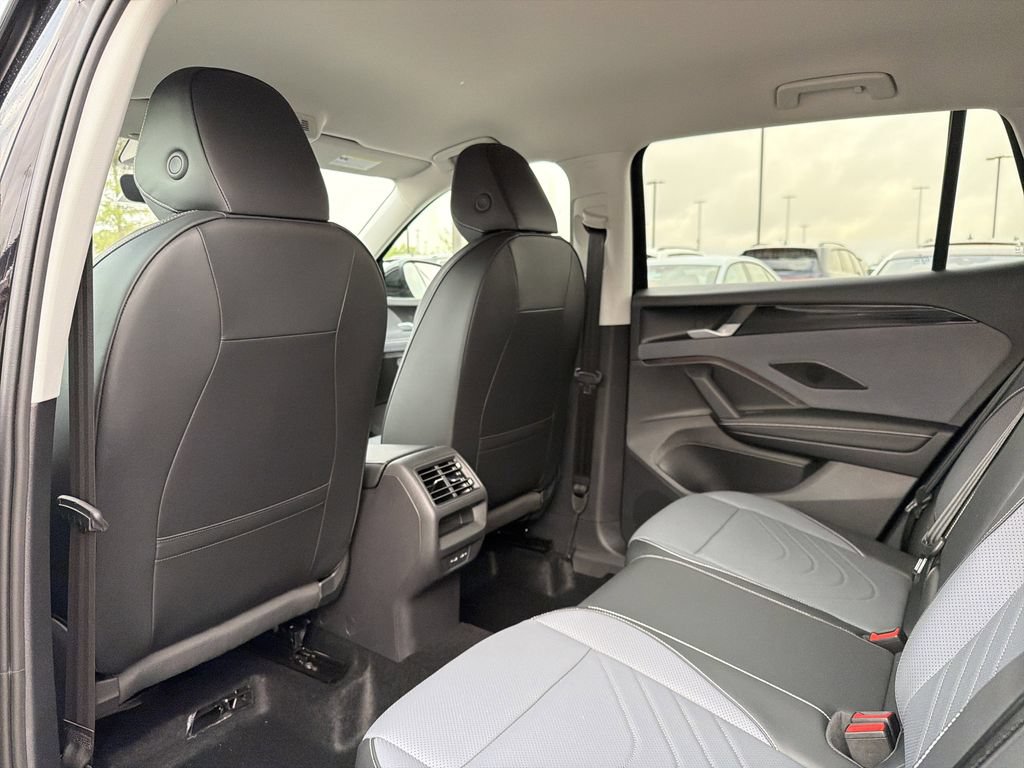 New 2026 Volkswagen Tiguan SE FWD image 12