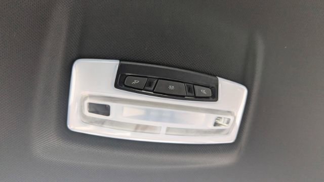 Used 2018 BMW 330i xDrive Sedan AWD/4WD image 39