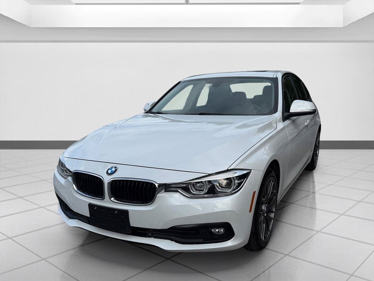 Used 2018 BMW 320i xDrive Sedan AWD/4WD image 9