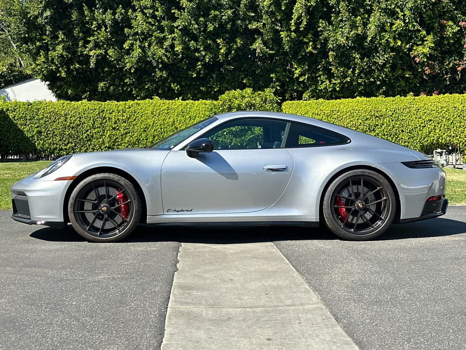 Certified 2025 Porsche 911 Carrera GTS RWD image 2