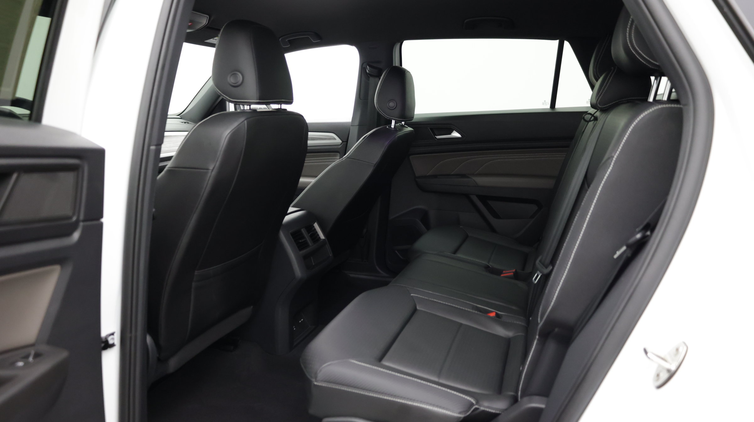 Used 2023 Volkswagen Atlas Cross Sport SE FWD image 23