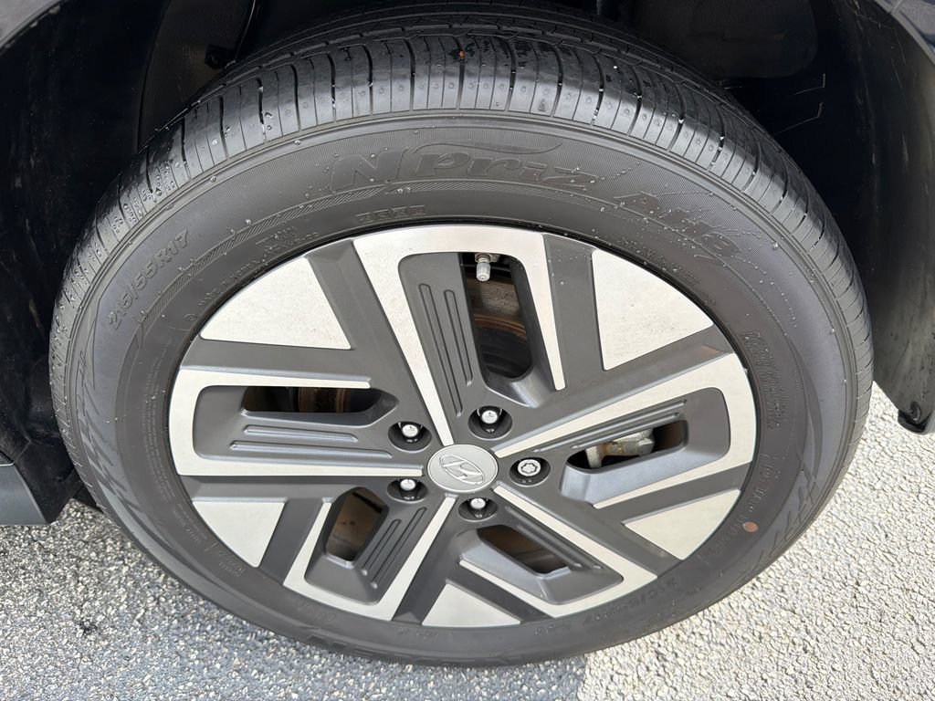 Used 2023 Hyundai Kona Limited FWD image 19