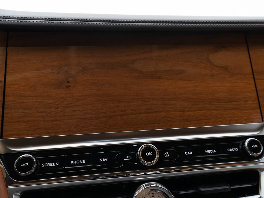 Used 2025 Bentley Flying Spur Plug-In Hybrid AWD/4WD image 42