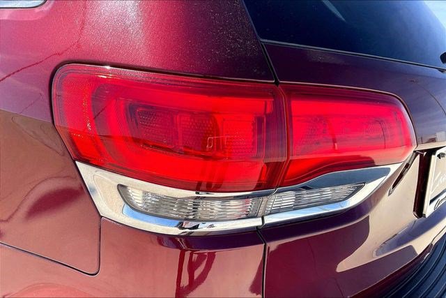 Used 2019 Jeep Grand Cherokee Laredo image 36