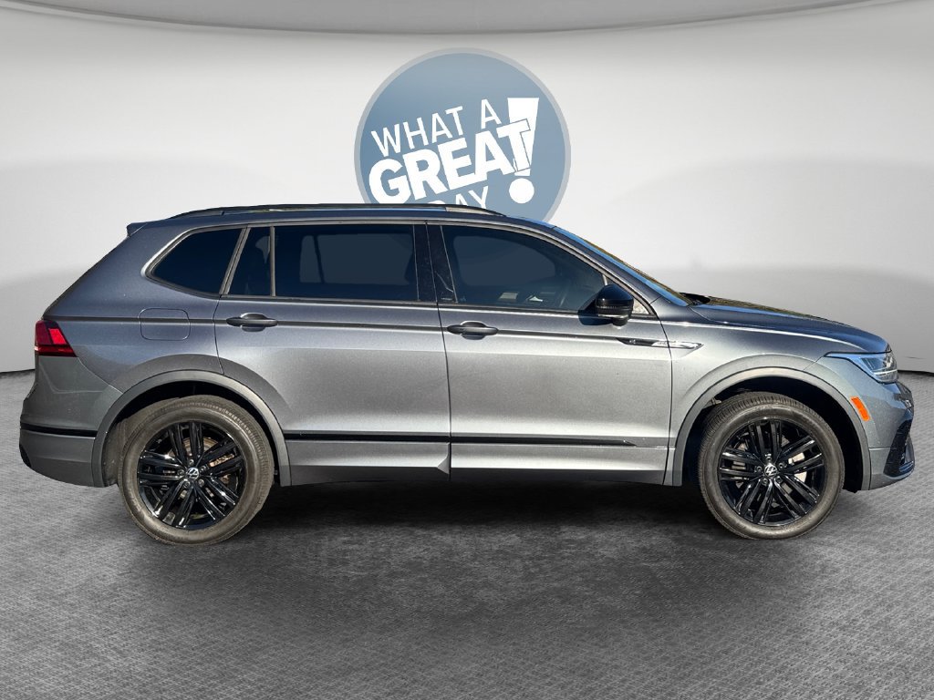 Used 2022 Volkswagen Tiguan SE R-Line AWD/4WD image 2