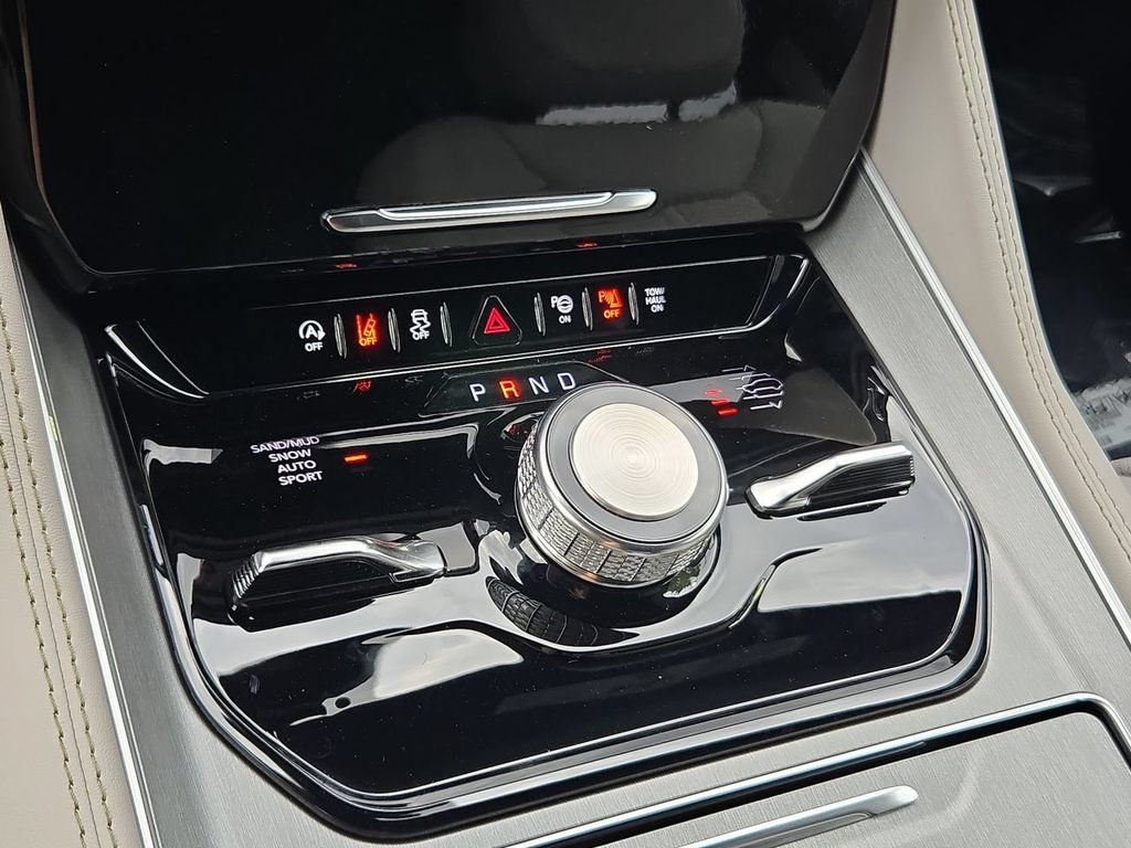 New 2025 Jeep Wagoneer L Series II AWD/4WD image 25