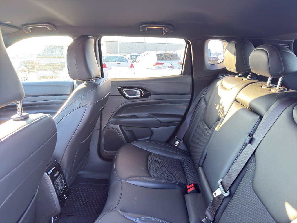Used 2025 Jeep Compass Latitude w/ Convenience Group image 32