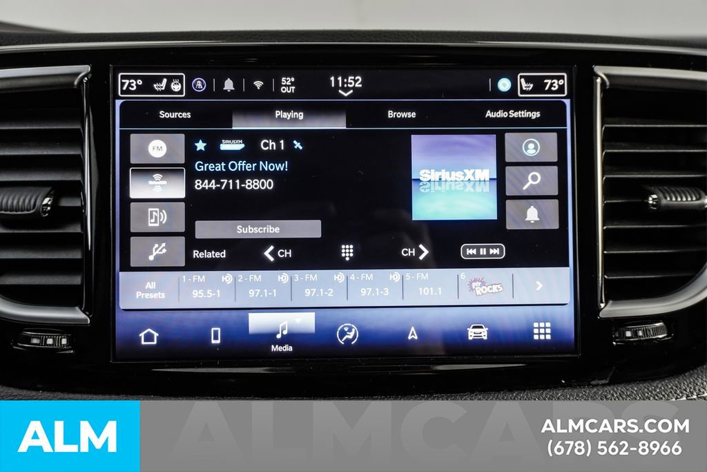 Used 2025 Chrysler Pacifica Limited FWD image 37