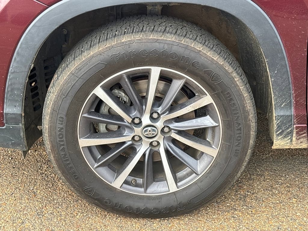 Used 2018 Toyota Highlander XLE image 24