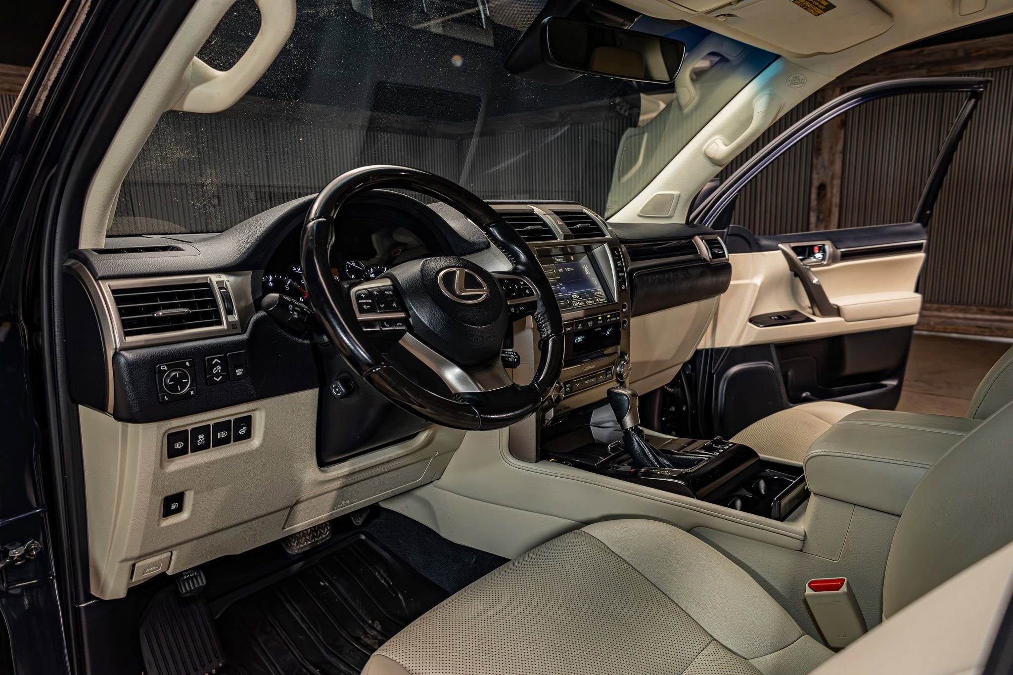Used 2021 Lexus GX 460 Premium w/ Premium Package AWD/4WD image 15