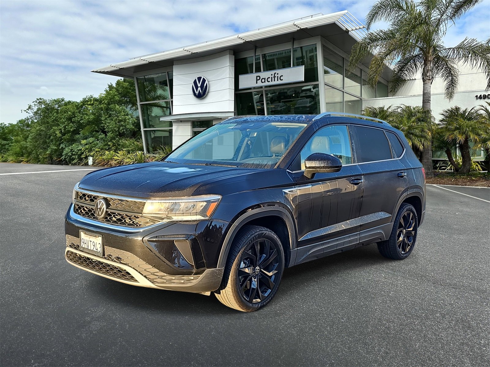 Used 2023 Volkswagen Taos SE w/ Panoramic Sunroof Package image 1