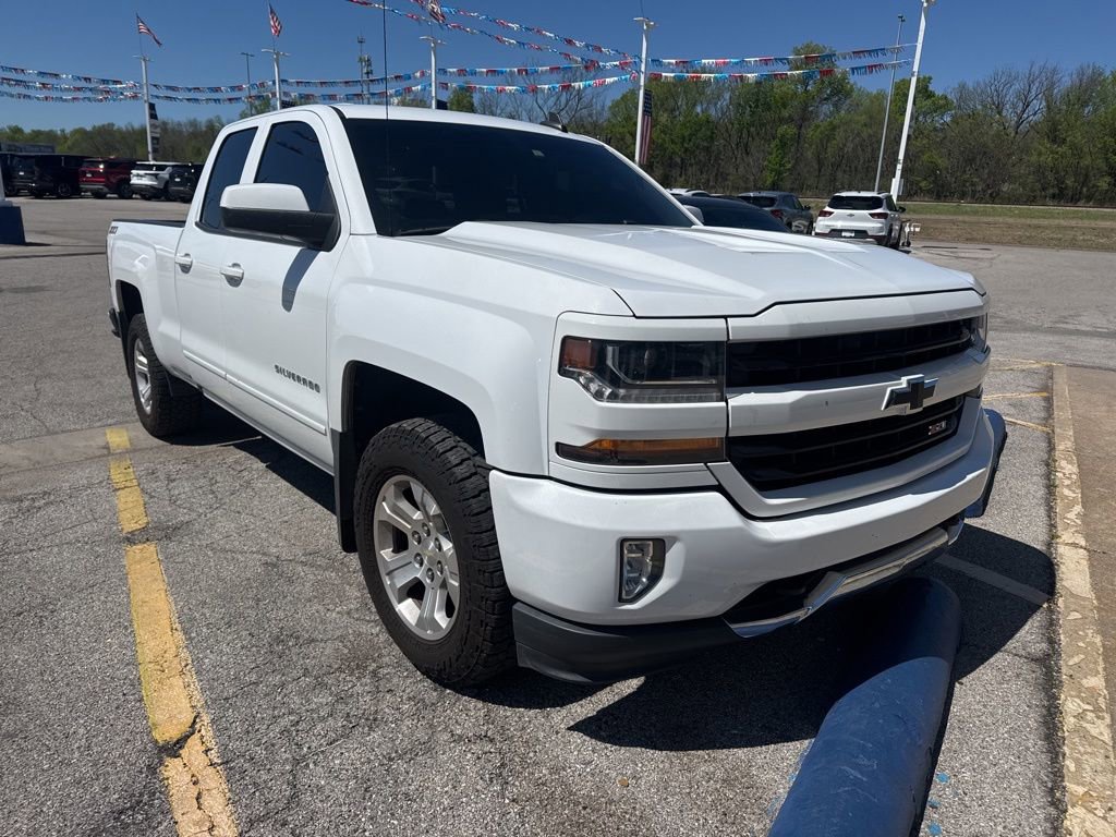 Used 2017 Chevrolet Silverado 1500 LT w/ All Star Edition AWD/4WD image 4