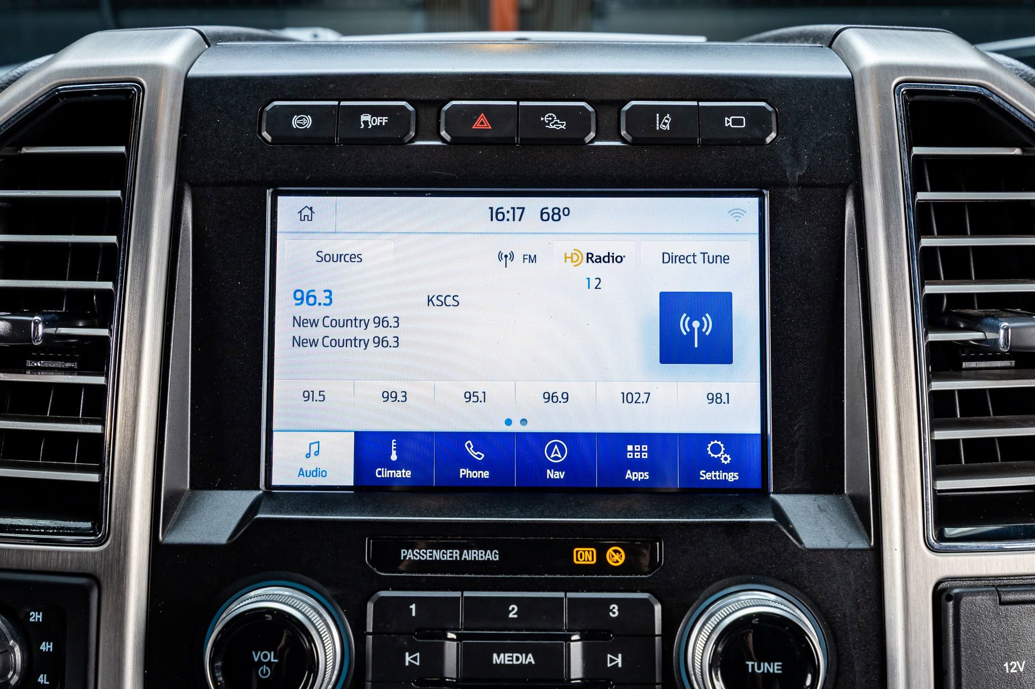 Used 2021 Ford F250 Platinum w/ Tremor Off-Road Package AWD/4WD image 25