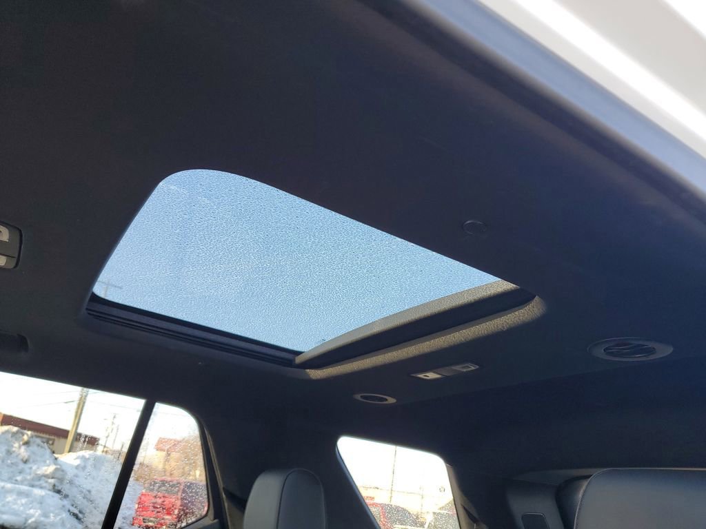 Used 2023 Chevrolet Traverse RS image 11