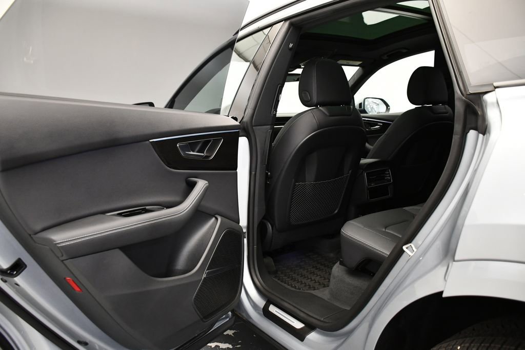 Used 2025 Audi Q8 Premium Plus image 41