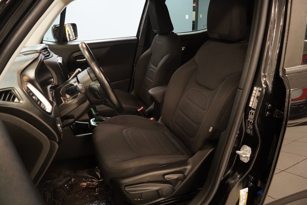 Used 2020 Jeep Renegade Latitude w/ Cold Weather Group image 3