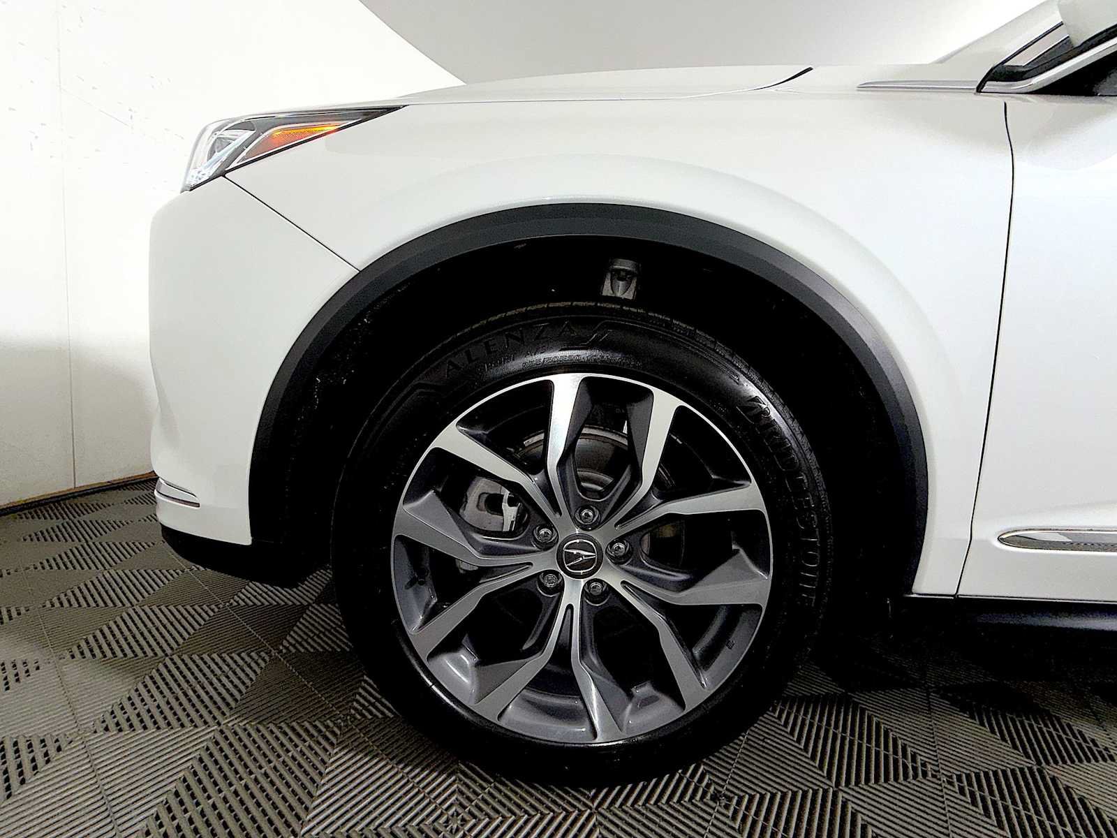 Used 2023 Acura MDX SH-AWD w/ Technology Package image 8