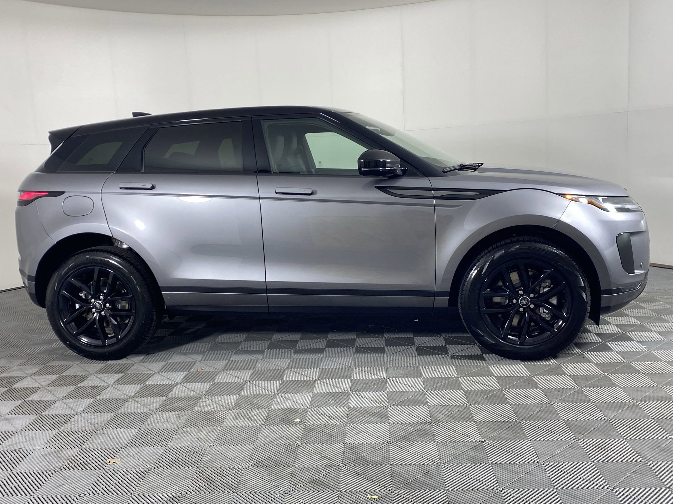 Certified 2026 Land Rover Range Rover Evoque S AWD/4WD image 6