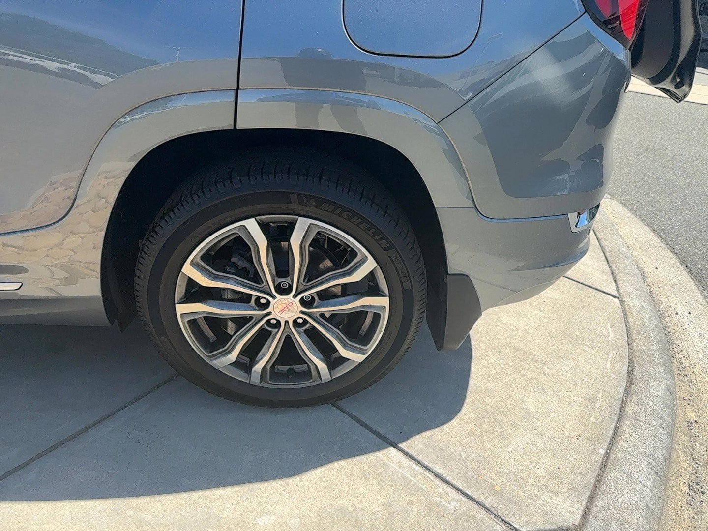 Used 2020 GMC Terrain Denali w/ Denali Premium Package AWD/4WD image 9