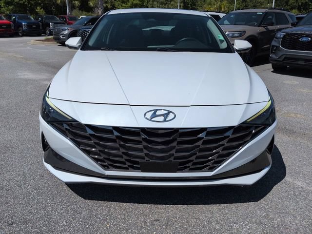 Used 2022 Hyundai Elantra Limited w/ Preferred Accessory Package FWD image 9